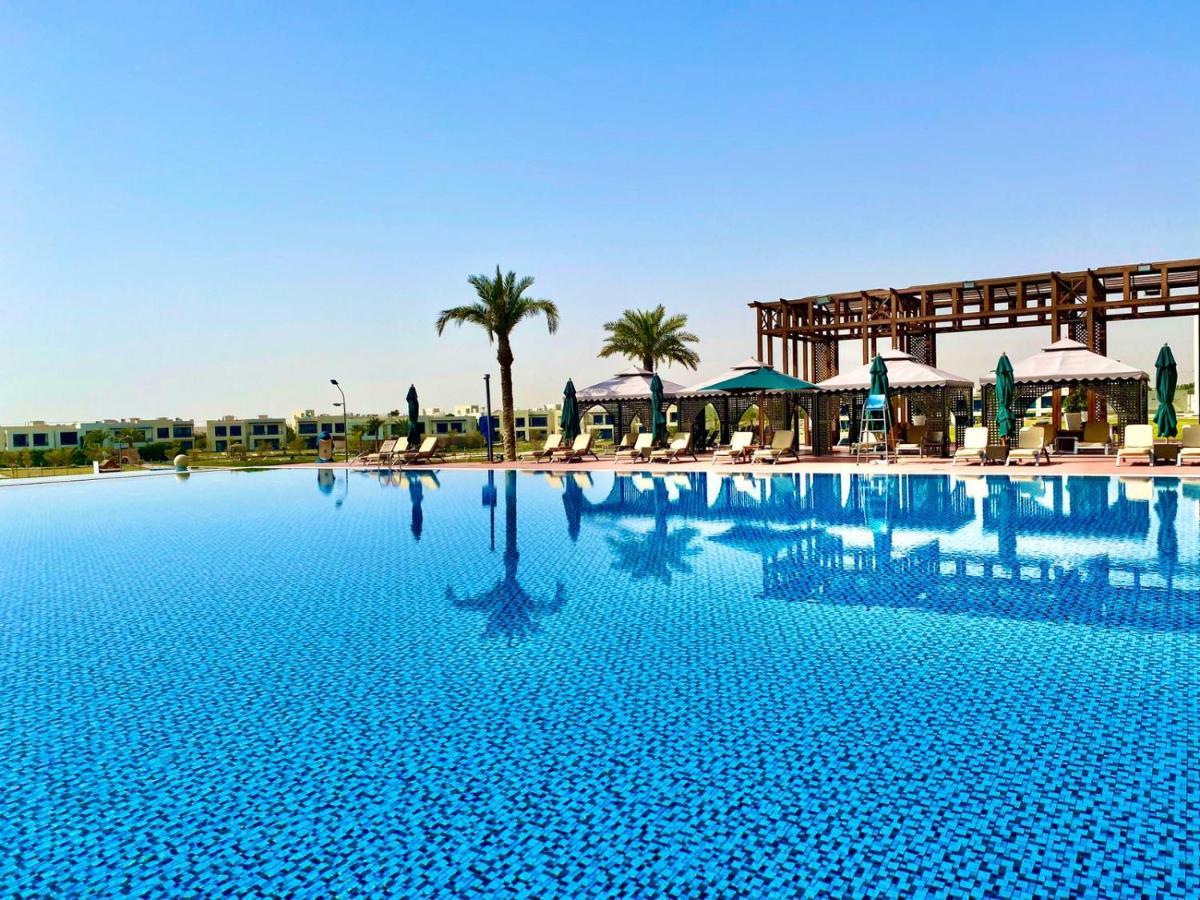 Retaj Salwa Resort & Spa Доха Екстер'єр фото The swimming pool at the clubhouse