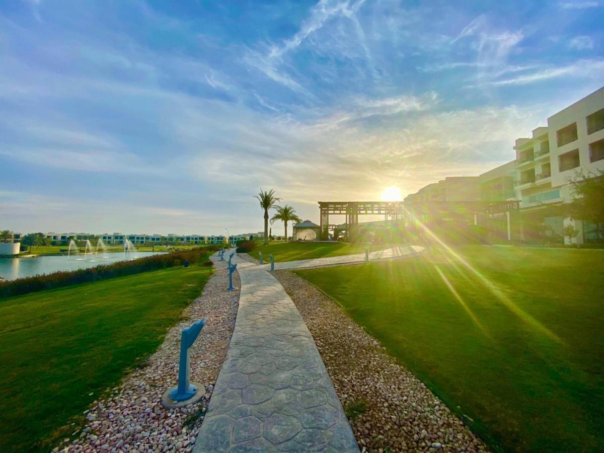 Retaj Salwa Resort & Spa Доха Екстер'єр фото Sunrise at the Al-Shaqra residential complex