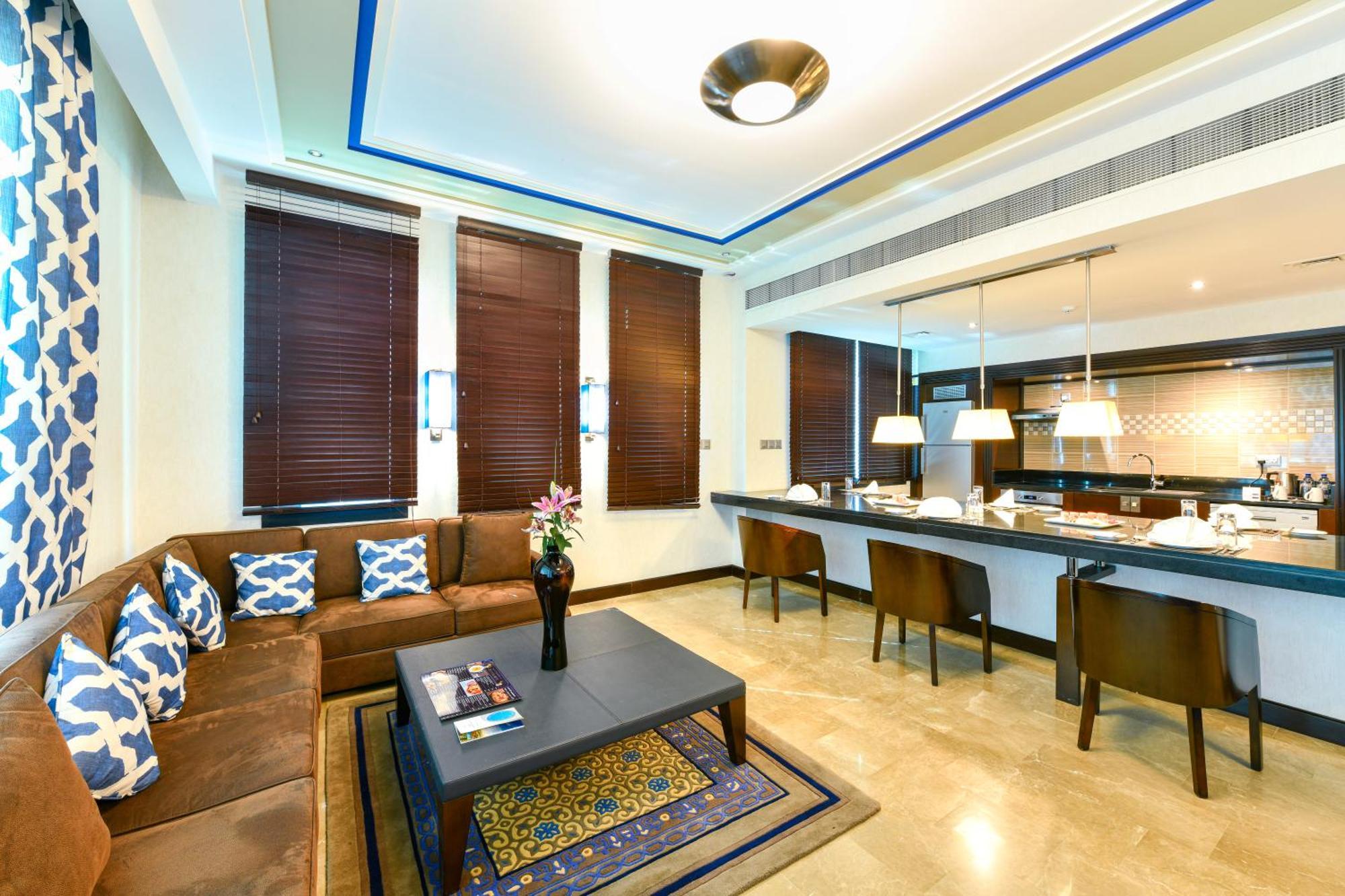 Retaj Salwa Resort & Spa Доха Екстер'єр фото A suite at the hotel
