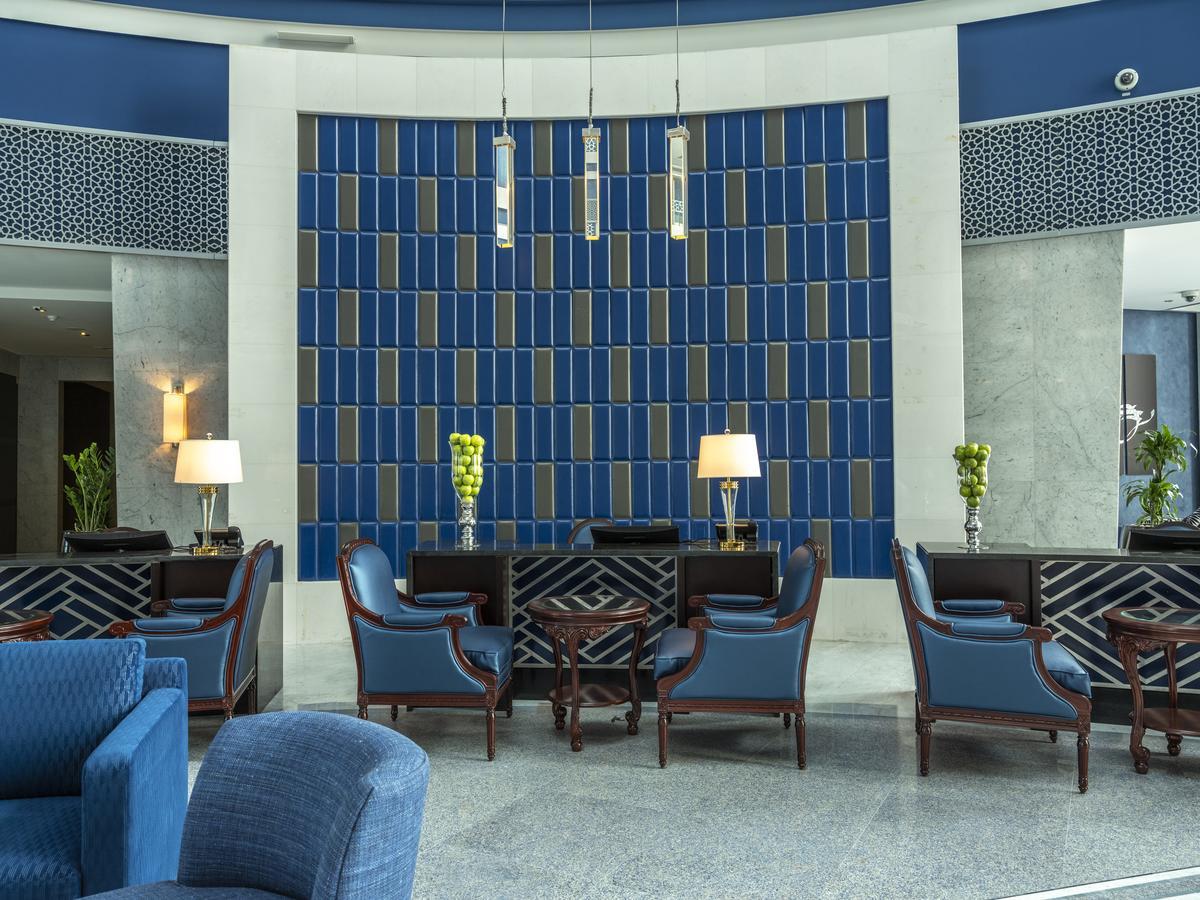 Retaj Salwa Resort & Spa Доха Екстер'єр фото The lobby of the hotel