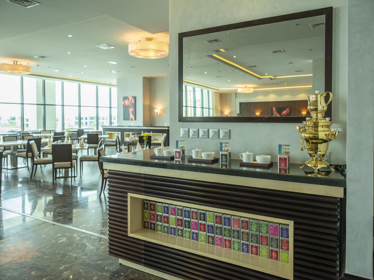 Retaj Salwa Resort & Spa Доха Екстер'єр фото The lounge at the airport