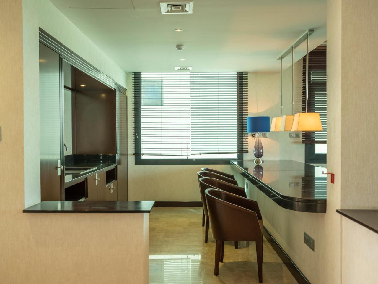 Retaj Salwa Resort & Spa Доха Екстер'єр фото A kitchen in a serviced apartment