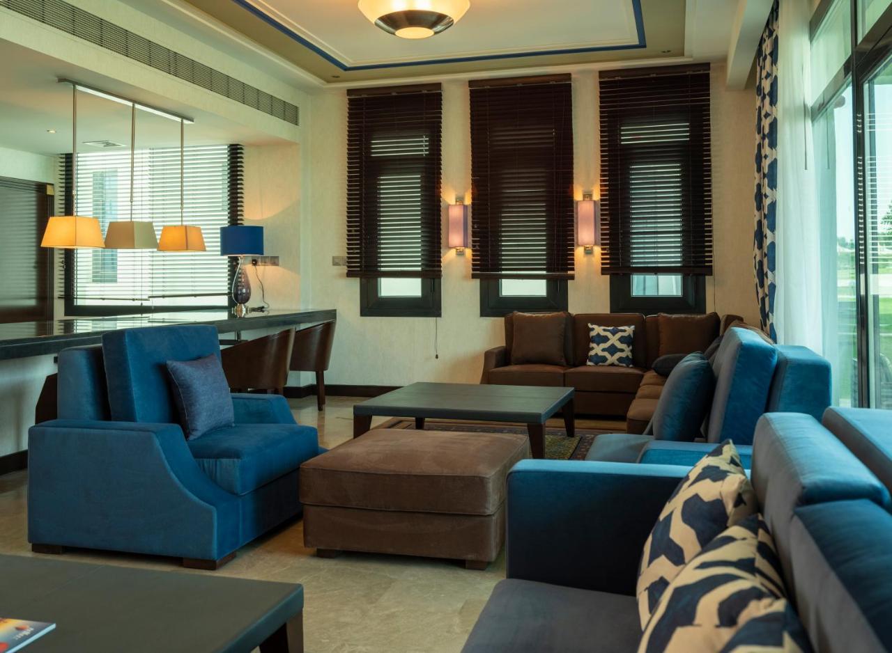 Retaj Salwa Resort & Spa Доха Екстер'єр фото The Club at Changi Airport