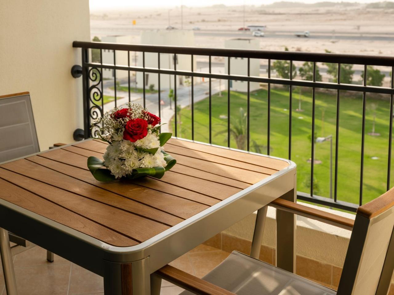 Retaj Salwa Resort & Spa Доха Екстер'єр фото A balcony