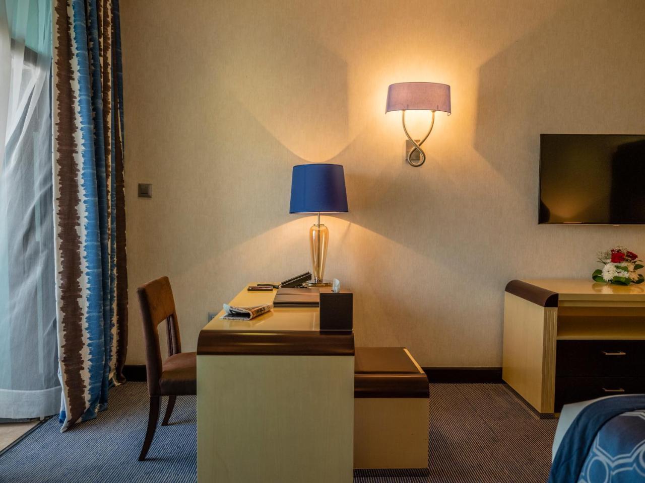 Retaj Salwa Resort & Spa Доха Екстер'єр фото A room at the hotel